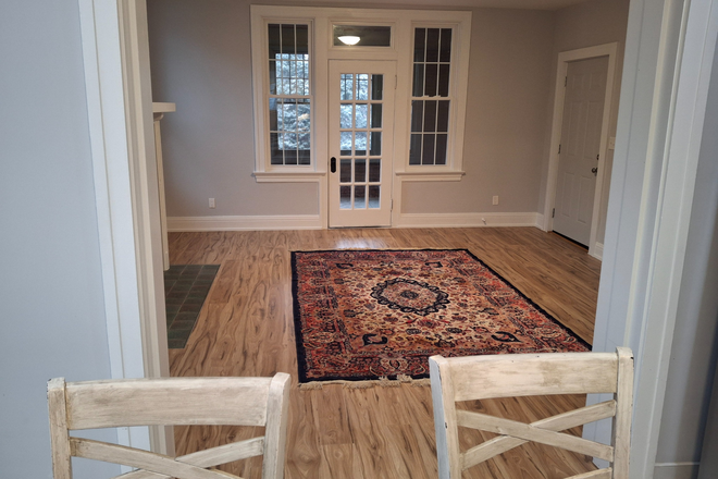lining room - Completely remodeled 3 bedroom 2nd floor, with covered porch, granite countertops Duplex