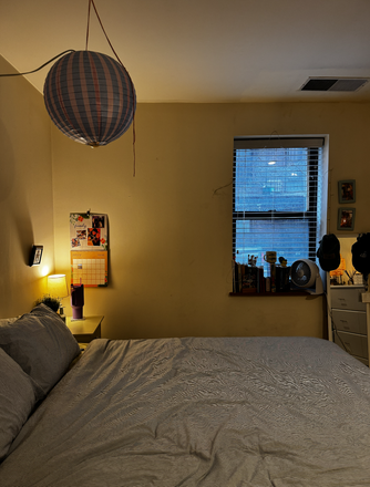 Bedroom - Cozy room very close to campus!