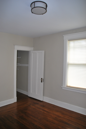 Typical bedroom with closet and high ceilings - Large Duplex close to campus Duplex