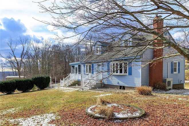 Front yard - Newly Renovated 4 Bedroom with Gorgeous Views, Pool 8 Mins from UConn House