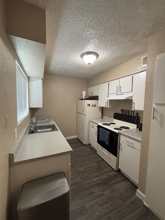 Kitchen - Sundance Apartments