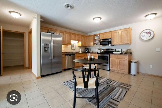 Kitchen and dinning space - 3bed 2bath Apartments
