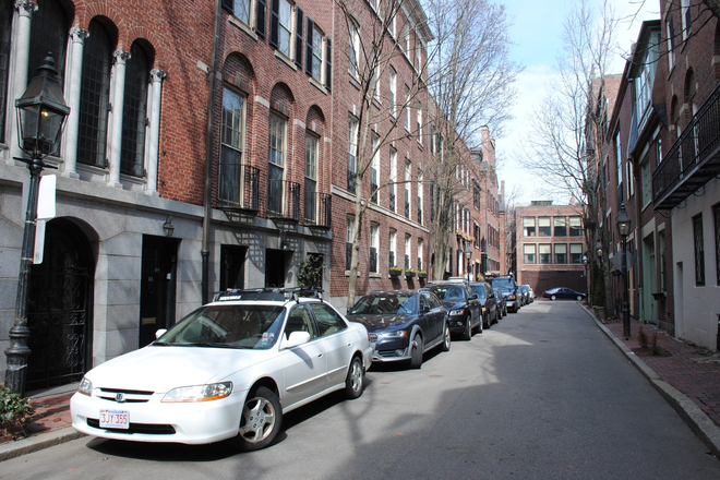 A - FLAT OF THE HILL * PRIVATE PATIO * A/C Apartments