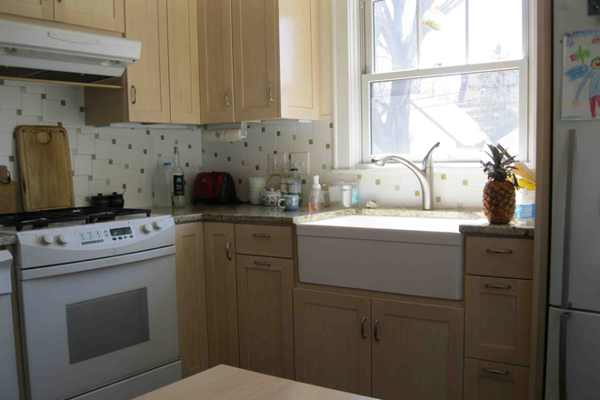 kitchen - Comfortable single family house on Jefferson Ave