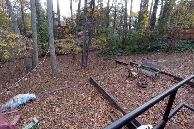 Backyard - Bedroom in big house (10 mins walking to Nasher Museum)