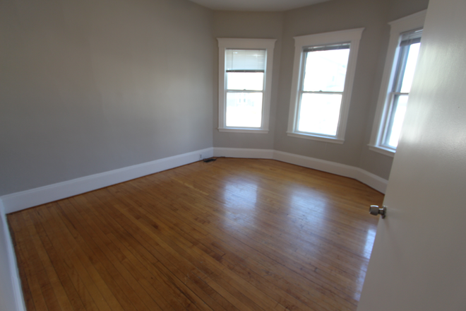 1 - Conveniently located apartment steps from Central Sq T.