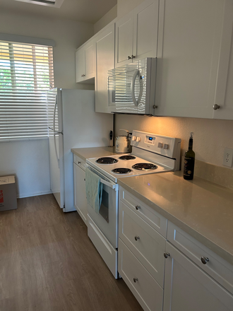 Kitchen - Irvine Company Apartments