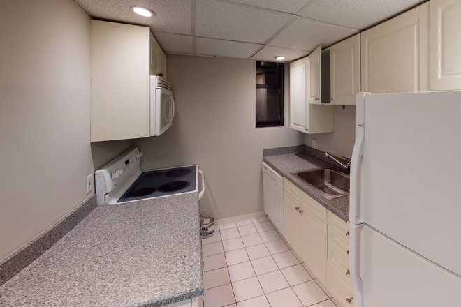 Call NOW for showings! 617-236-8550 - COMM AVE - SPLIT 1BR FOR 2 PPL IN BRAEMORE CONDOS FOR *9/1/2026* W/ DW, LNDRY IN BLDNG, ROOF DECK!