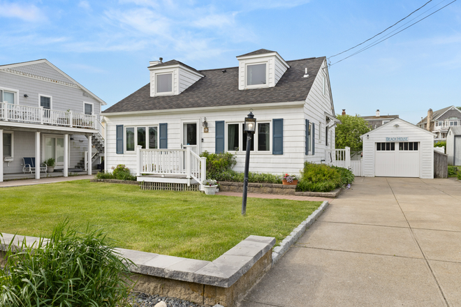 House - Beach House close to campus