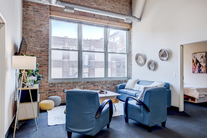 Living room - The Letterman Chicago Apartments