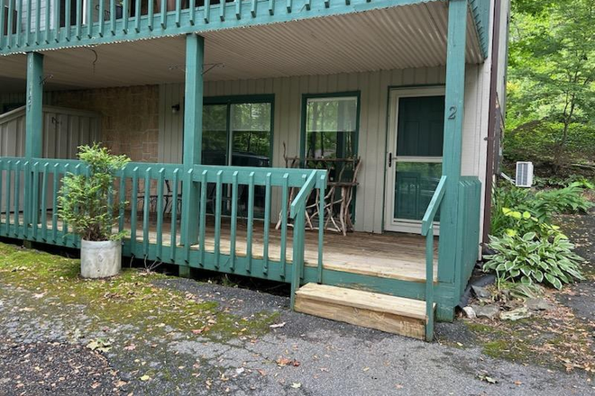 Ground Floor Condo - Spacious Recently Renovated 1-Bedroom Condo Available Immediately!