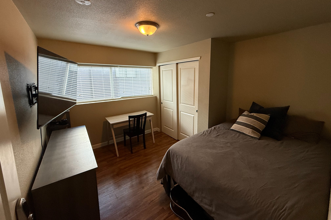 Bedroom - Maple House - Great Location on the Hill