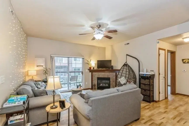 Living room - 3 Bedroom Apartment in W Benton - 2nd floor unit - Close to bus line - Short distance from Campus