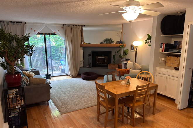 Living room/ dining area - Room in 3 bdr townhouse