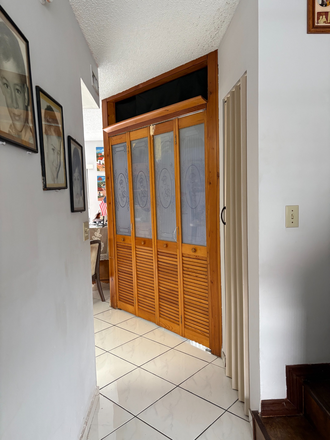 Room sliding door - Room for Rent 15 minute's walk to FIU ENGINEERING & MAIN CAMPUSES-All included Townhome