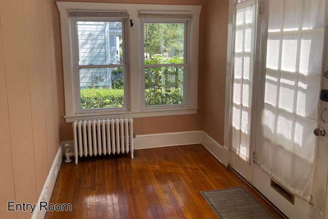 entry room - Charming Wash Sq 3BR apartment