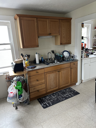 living - UPDATED 3 BED WITH 1 PARKING SPOT INCLUDED! NO BROKER FEE! 9/1/26!!! Apartments