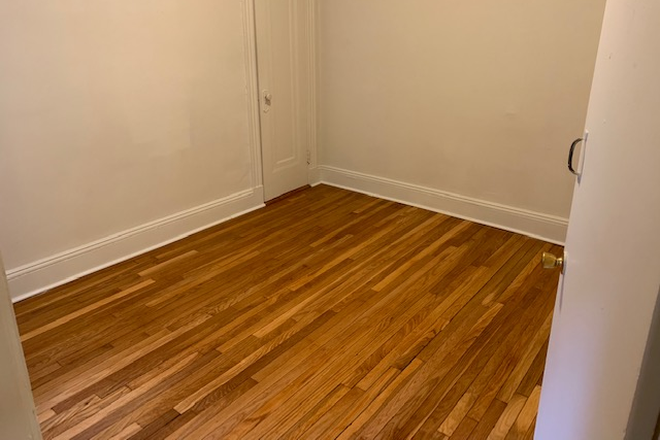 A - 3 BEDROOMS, GREAT PRICE Apartments