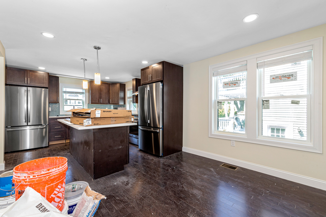 Kitchen - Stanley St 5 Bed Medford Apartments