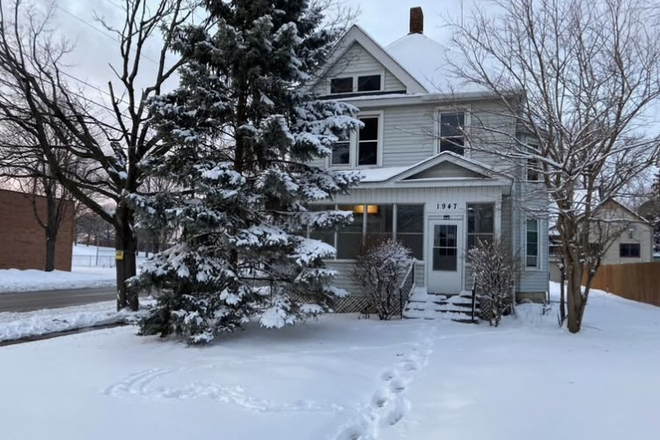 Front of House - 3-BR UpperDuplex;1/2 mile to campus; landlord pays all utilities! $750 per BR or less w/more pple