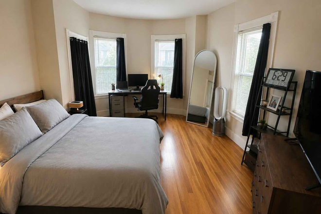 Bedroom - Private Room for Rent 4 bed 2 Bath LAUNDRY AND AC INCLUDED Townhome