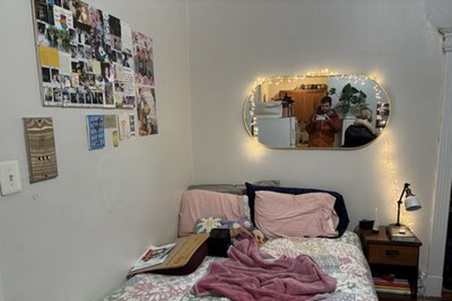 bedroom - Beautiful Studio next to Whole foods walk to Campus 9/1  No Fee