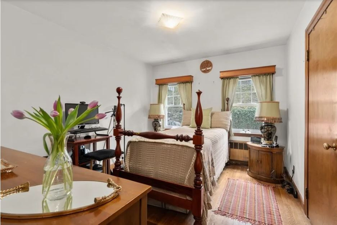 Furnished Bedroom (PC and monitor not included) - Furnished 1 Bedroom w/private bath in Newton - Shared Common Space