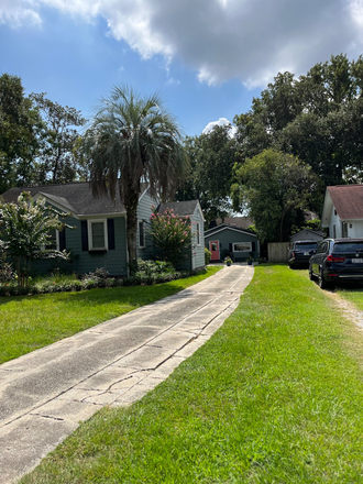 Private Driveway - Furnished 2b2b Cottage, Utilities Included, close to downtown!