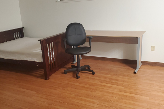 bed room - 0.7 miles UCR, females only, independent house, Fully Furnished private Swimming pool