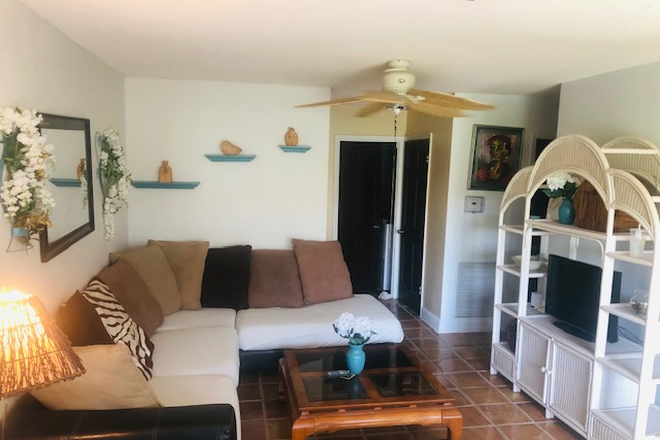Livingroom - Delray Beach 4 BR 2BR   4 private rooms / 2shared bath 1 master suite with private entranced