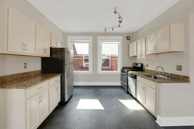 Kitchen - Apartment close to campus