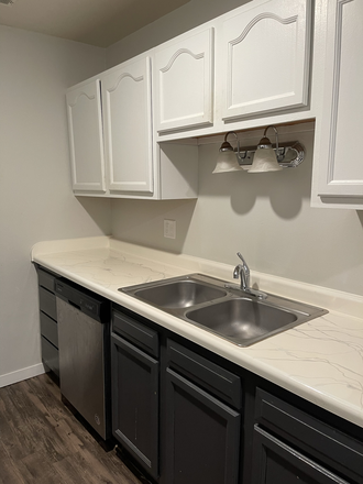 QH - 3BR Near Campus! Free Wifi! Apartments