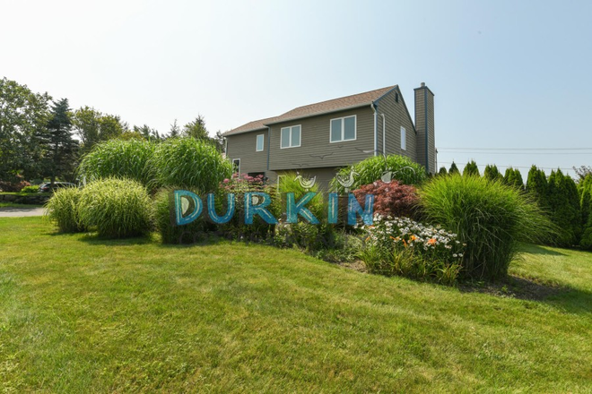 Exterior - Gorgeous Eastward Look House
