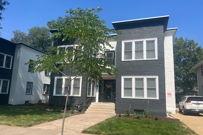 Exterior of 2111 Selby - 3 Bed units right across the street from campus