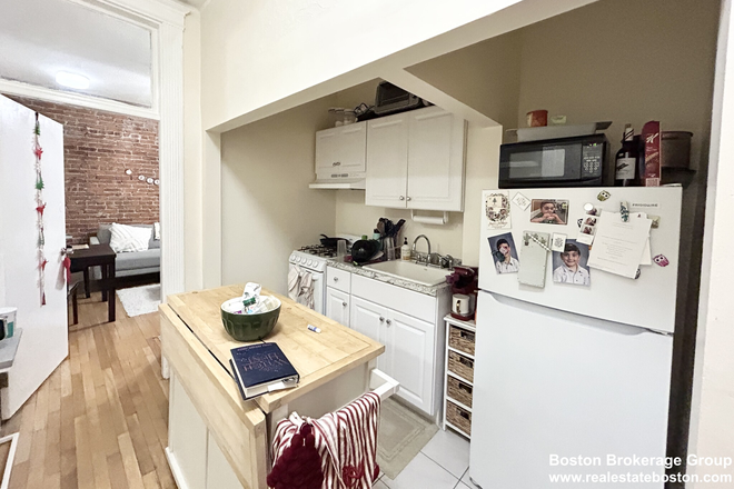 Kitchen - 1 Bed 1 Bath AVAILABLE NOW Apartments
