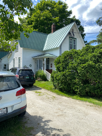 Shared Driveway View from street - E. Bethel Farmhouse shared living