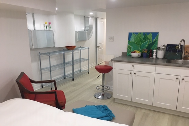 kitchenette, hall - 1 furnished basement ensuite in family home, residential neighbourhood, conducive for studying
