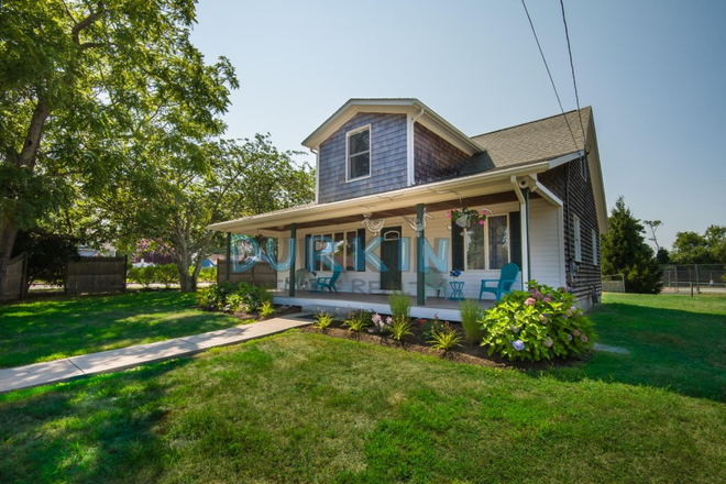 front - Modern 5 bedroom in Narragansett House