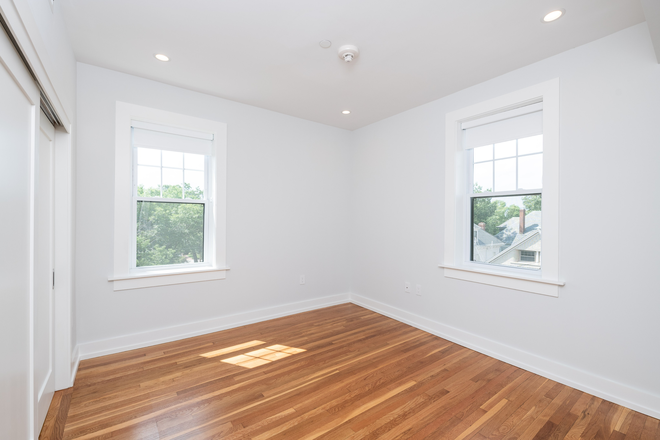 Room - 1-Bed in Cambridge | In-Unit W/D, Renovated Kitchen, Central Air Apartments