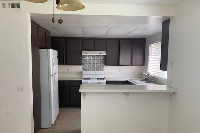 Kitchen - 80 Greenfield Condo