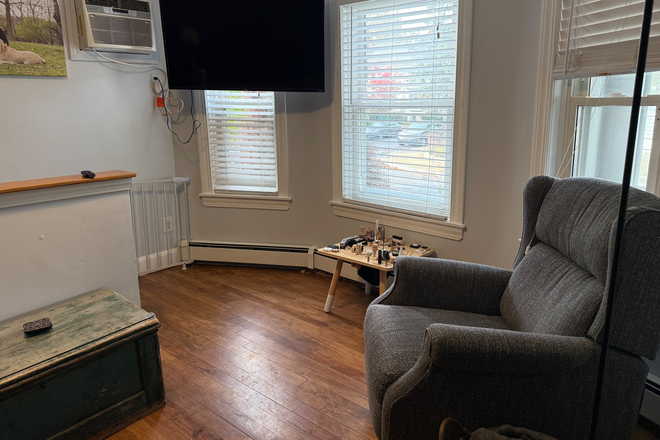 Upstairs room could be used as dining room - First Floor Apartment Near Tufts