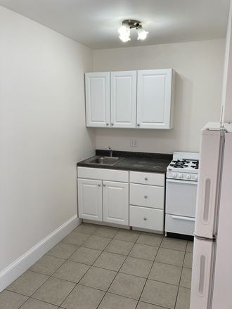 Kitchen - Renovated 2 Bedrooms with large living room in Westland Ave walk to campus