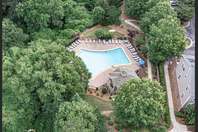 Community pool - 1bd/1bath close to Emory Point (includes driveway parking, gated community with pool) Townhome