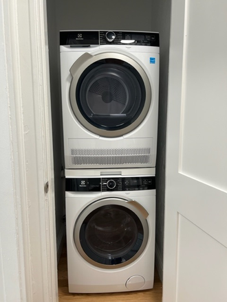 Washer/Dyer in unit - 2 Bedroom Apartment on Park Drive - Available 1/1/26