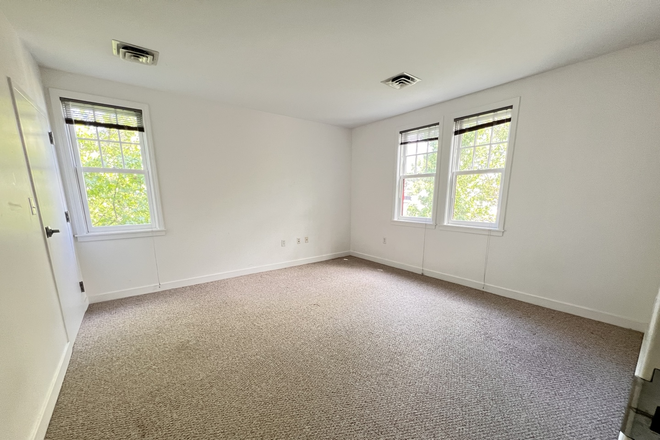 Bedroom - Private bedroom in 3 bed/2 bath home