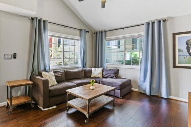 Living - Beautiful Brookhaven Townhome