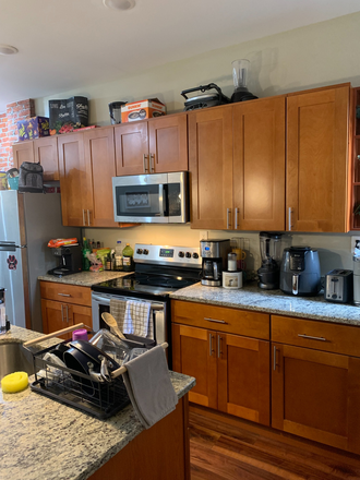 kitchen - Renovated 3 Bedroom close to Temple Campus Apartments