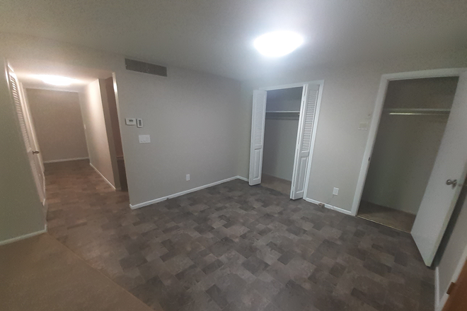 Dining area - Spacious 3rd floor 2 bed, 2 Bath apartment close to campus and Wayland Square.  Available NOW!