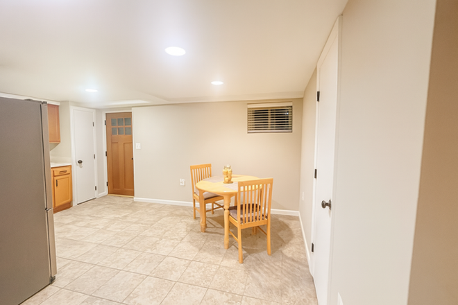dining - big basement apt on Trolley Trail near campus, Metro, and Whole Foods (UTILITIES INCLU