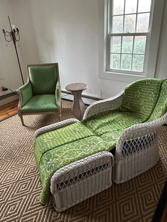 Living room - Renovated one bedroom in charming Old Usquepaug Triplex